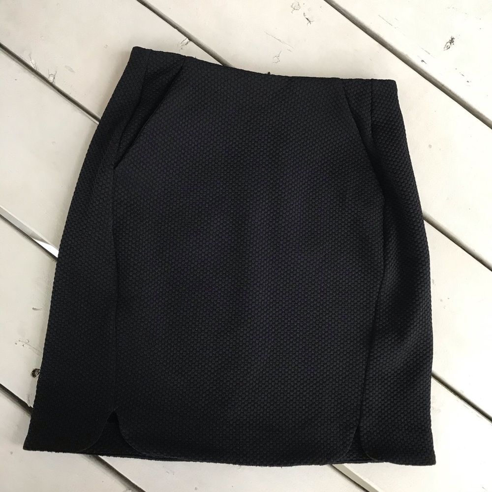Super cute little black skirt Lauren Conrad SZ 2